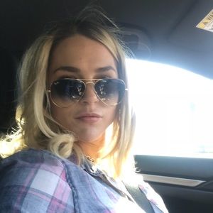 Meet your Posher, Camille